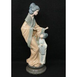 NAO Lladro Porcelain Figurine Asian Mother & Child 15" Tall Glossy Finish, 0279